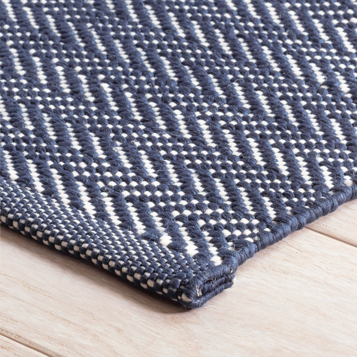 Herringbone Handwoven Indoor/Outdoor Rug | Navy/Ivory