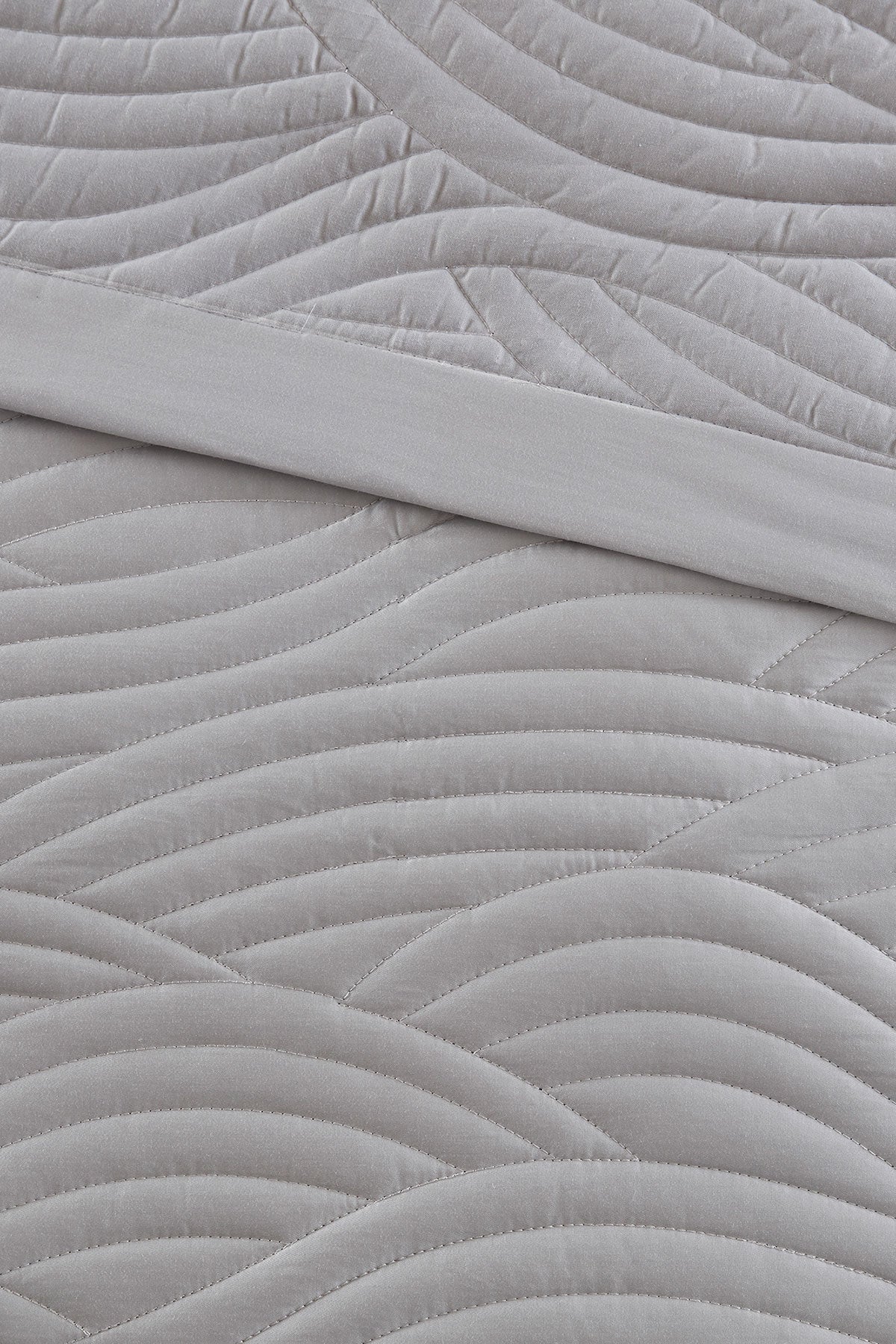 Wave Embroidered 3 Piece Quilt Mini Set