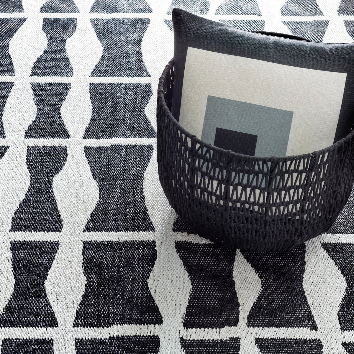 Circuit Handwoven Indoor/Outdoor Rug | Black
