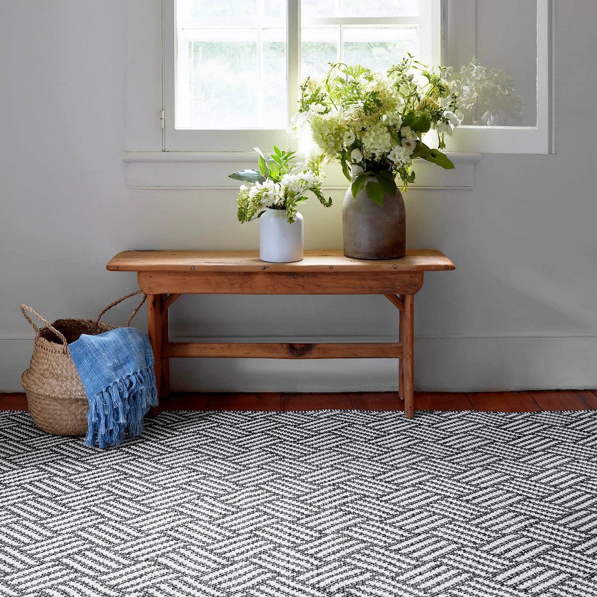 Crisscross Handwoven Indoor/Outdoor Rug | Black