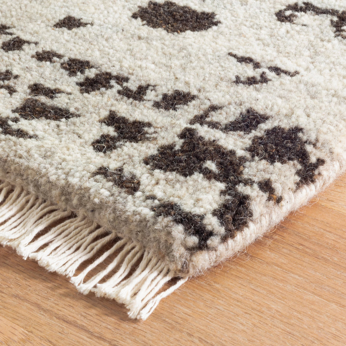 Hugo Hand Knotted Wool Rug | Black