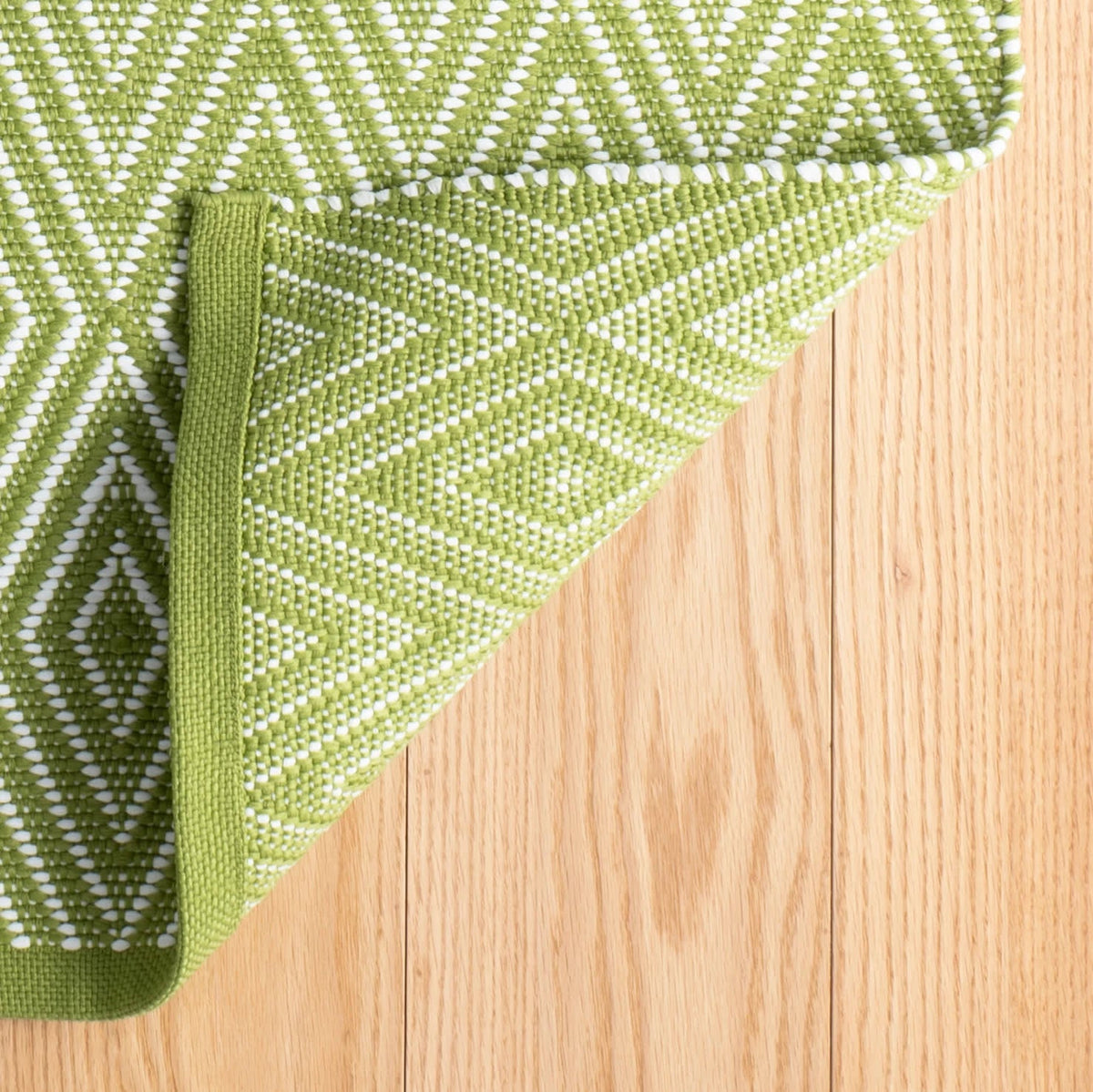 Diamond Handwoven Indoor/Outdoor Rug | Sprout/White