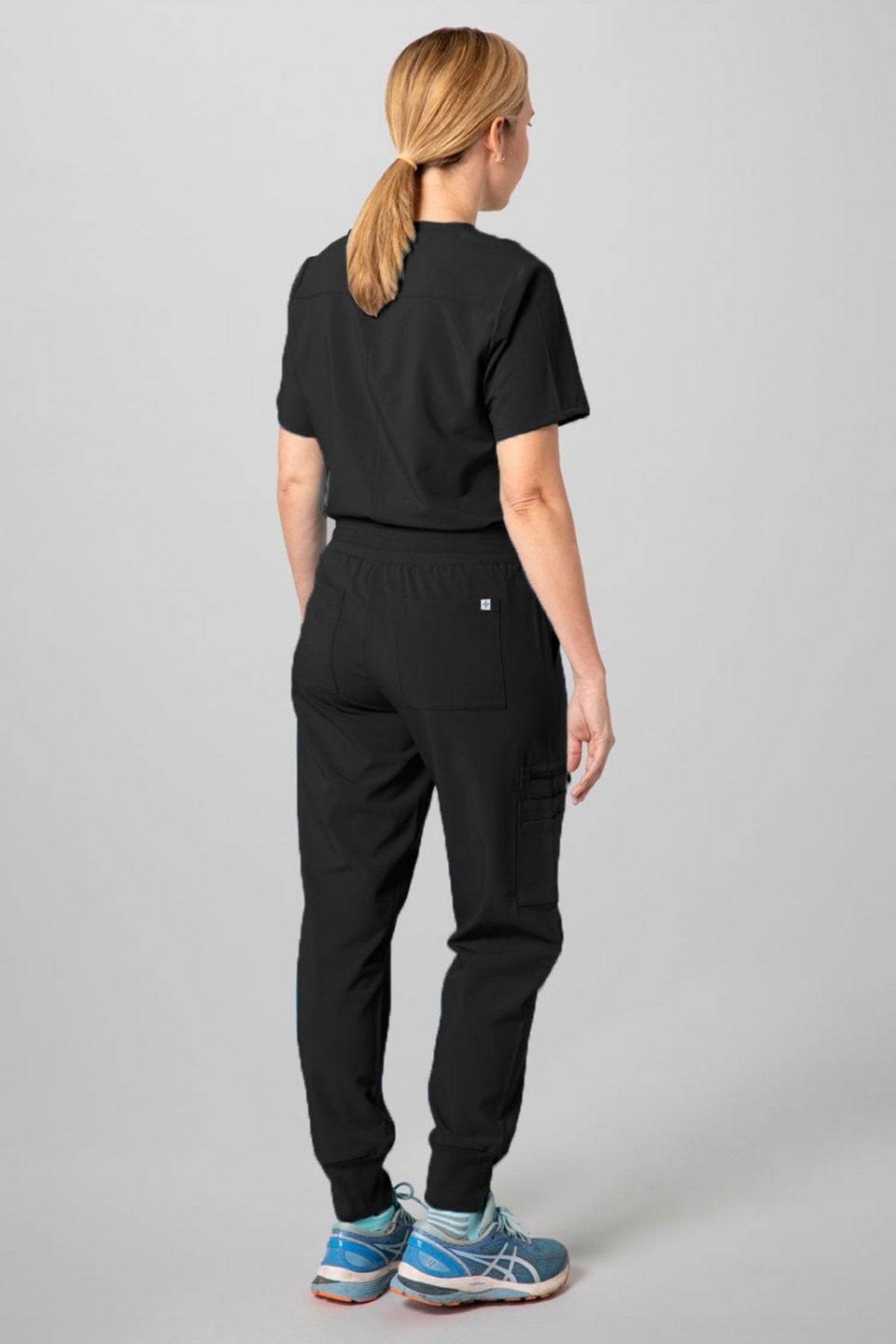 Women's 2-Pocket V-Neck Scrub Top